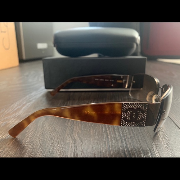 EUC Chanel Sunglasses Turtoise main image 12